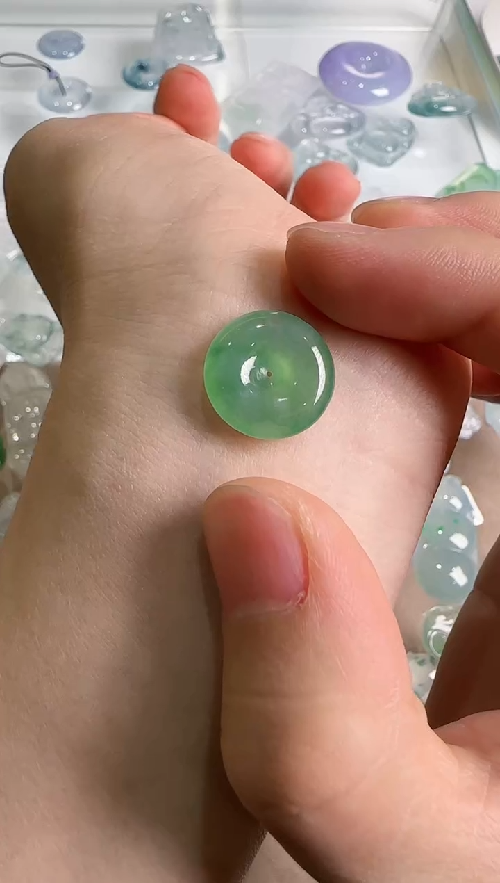 【闪购商品】翡翠吊坠(不含链)未镶嵌..