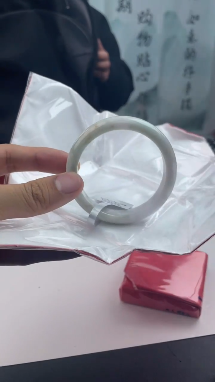 【闪购商品】翡翠手镯未镶嵌11翡翠手镯（微瑕）