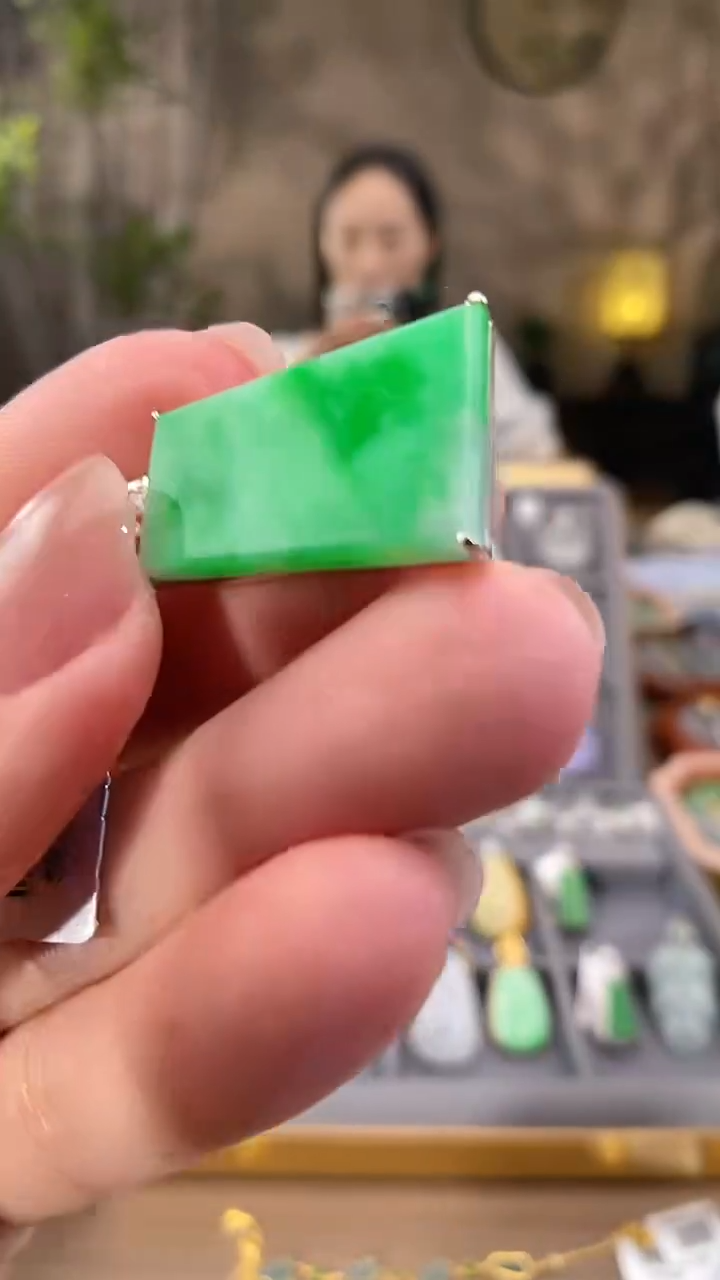 吊坠(不含链)18K金镶嵌翡翠无事牌