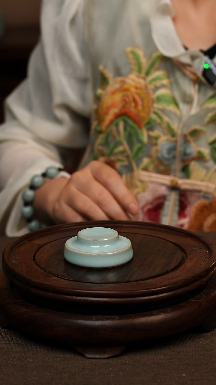 瓷片天青色手工盖置 微瑕 不带礼盒