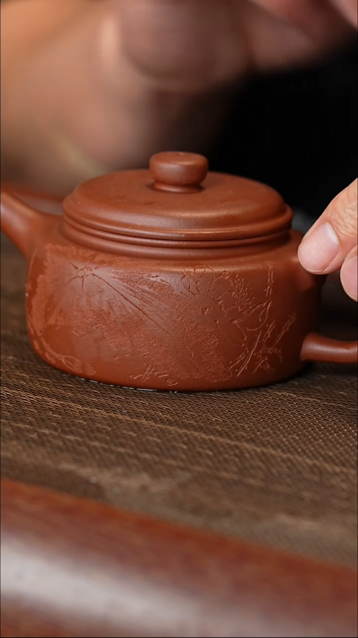 【闪购商品】紫砂茶壶扁德钟底槽清刻绘半手工