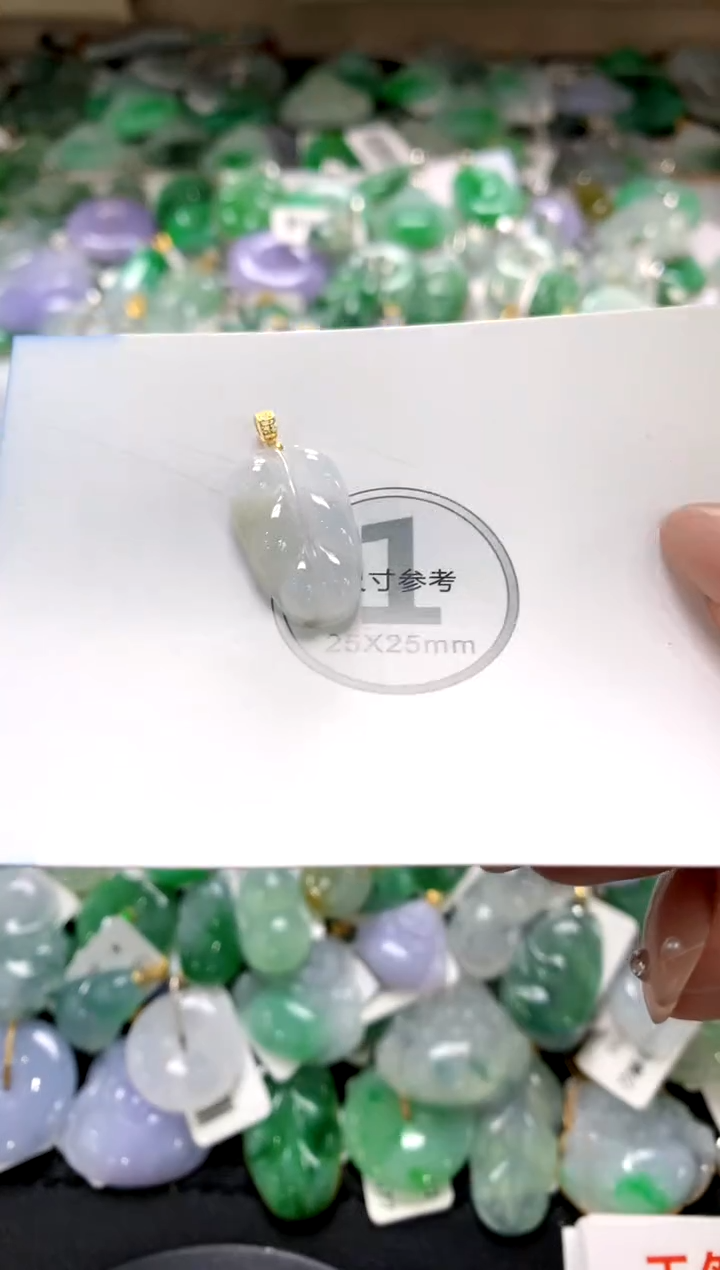 颈饰18K金镶嵌翡翠1111111111111111