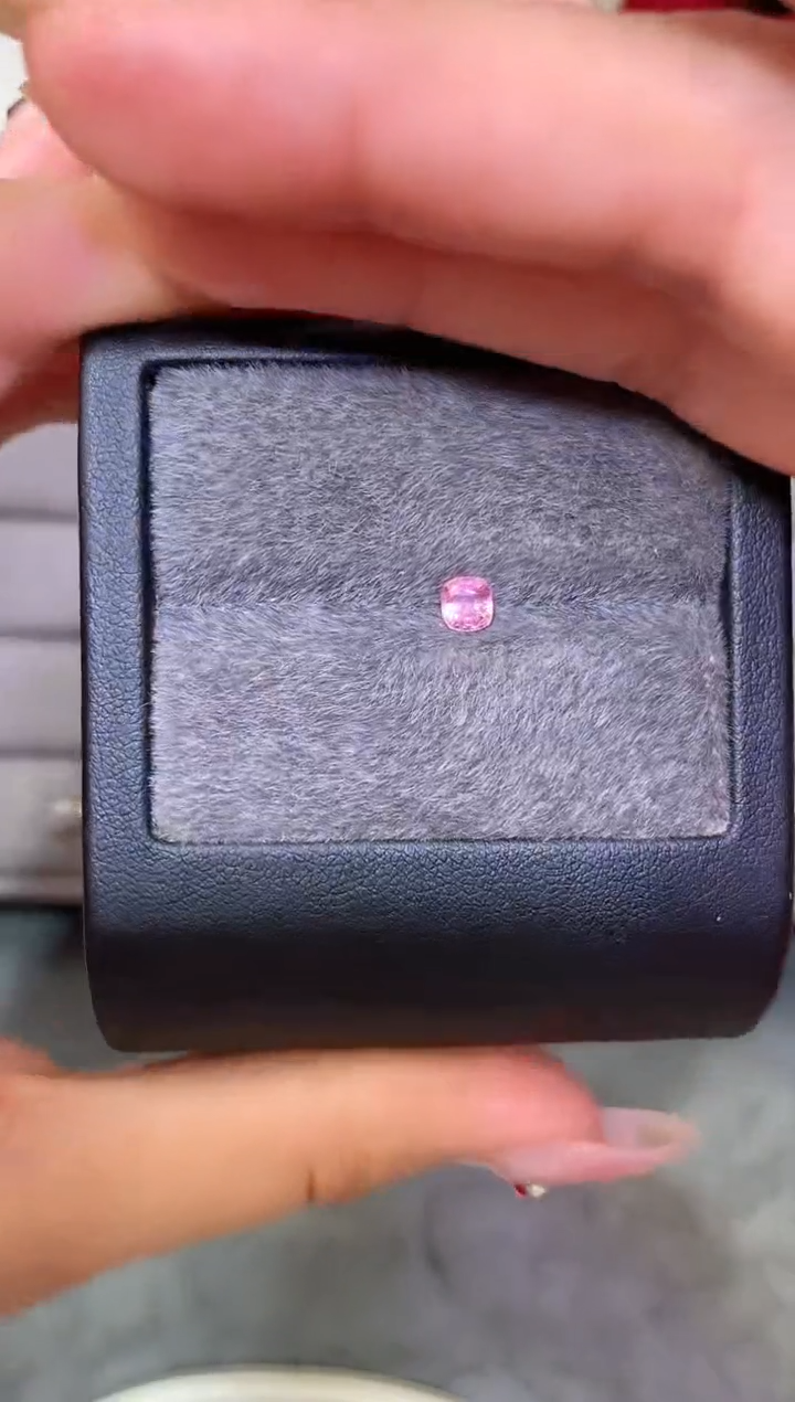 裸石尖晶石枕型 香槟色调 0.47ct