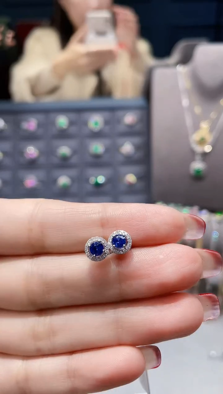 【闪购商品】蓝宝石耳钉18K金镶嵌0.51克拉/矢车菊