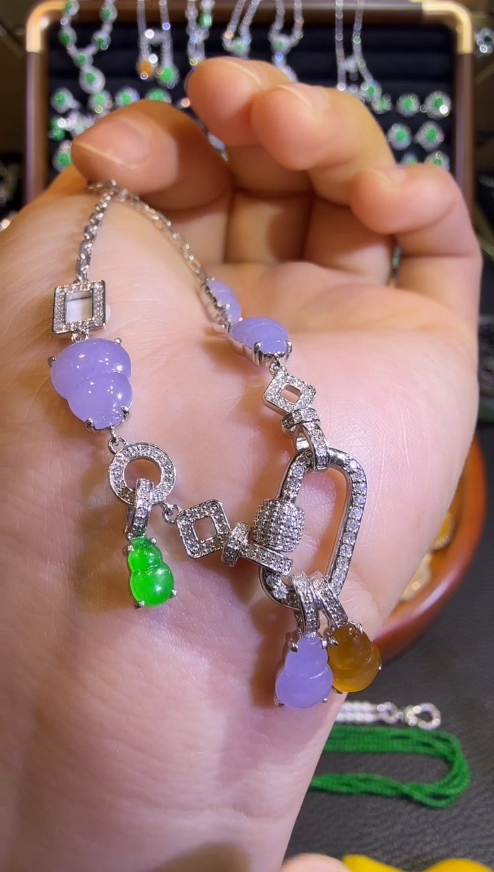 【闪购商品】18K金镶嵌翡翠手链精工重金翡翠回形针手链