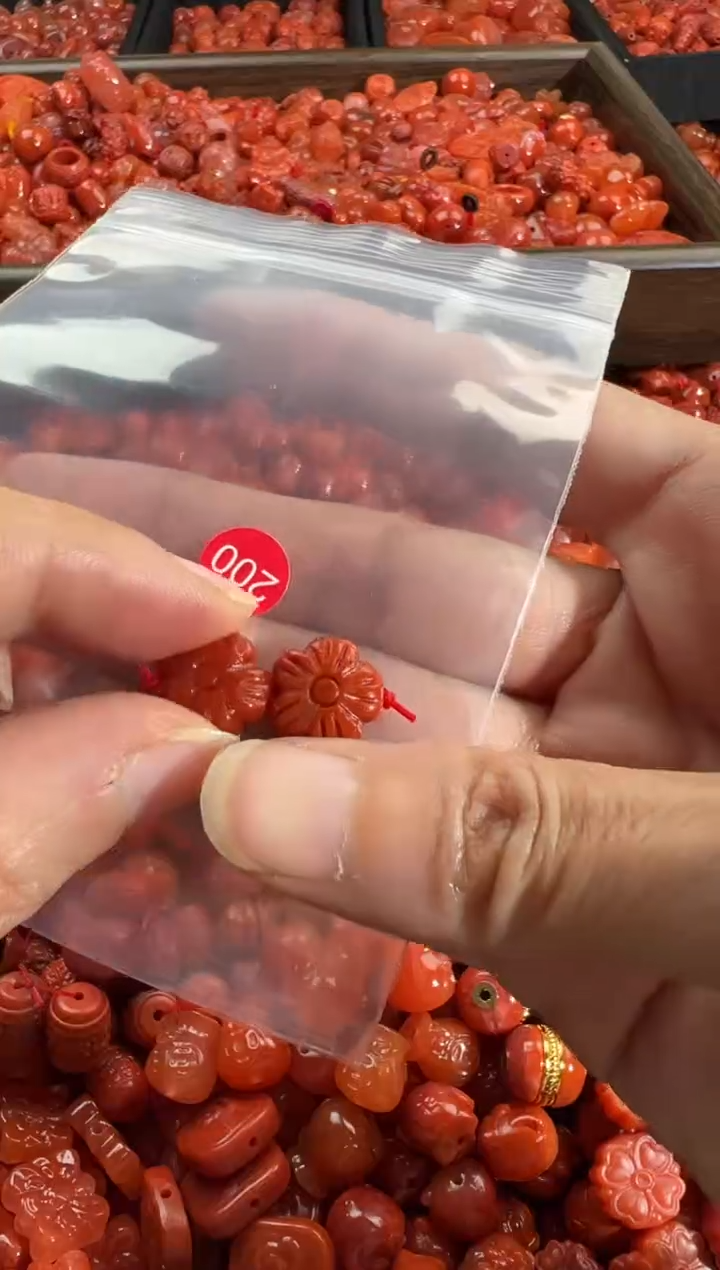 南红玛瑙未镶嵌颈饰1