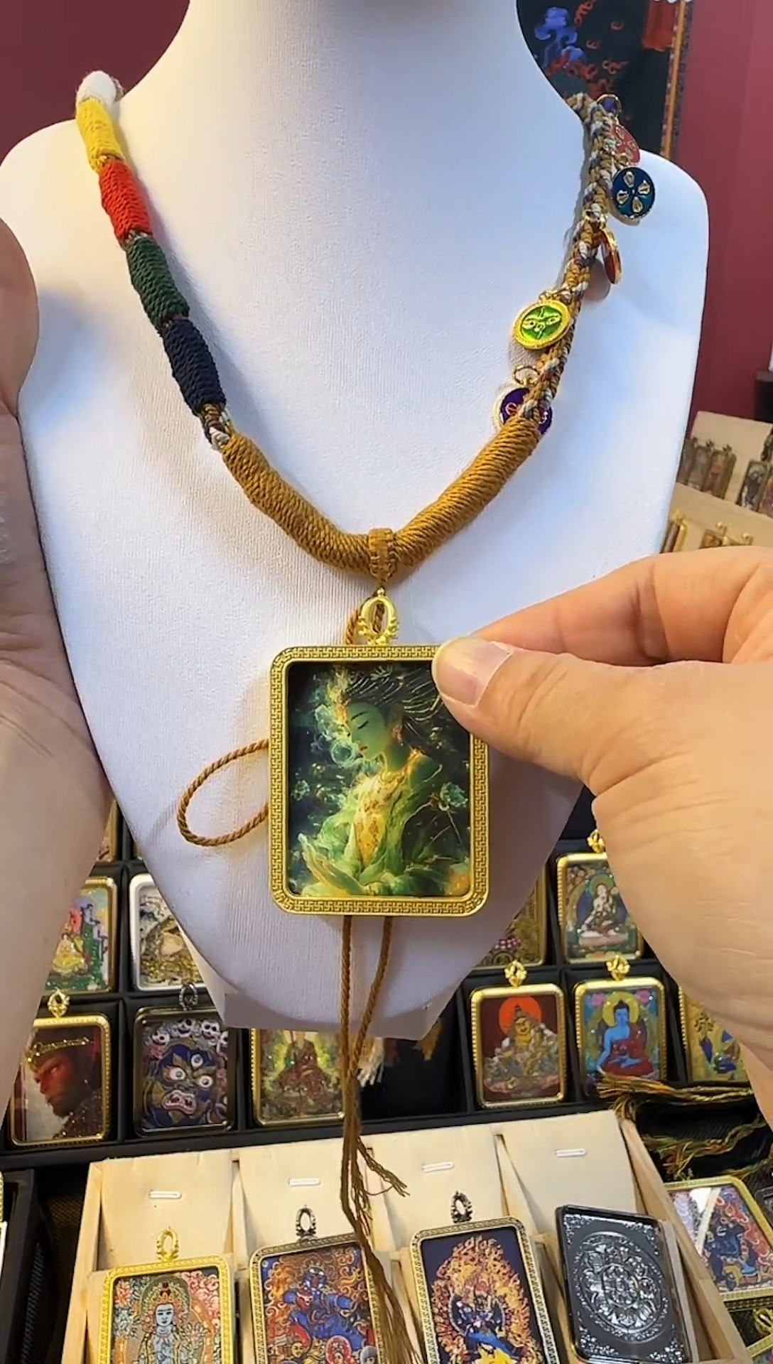 吊坠青海热贡手绘唐卡