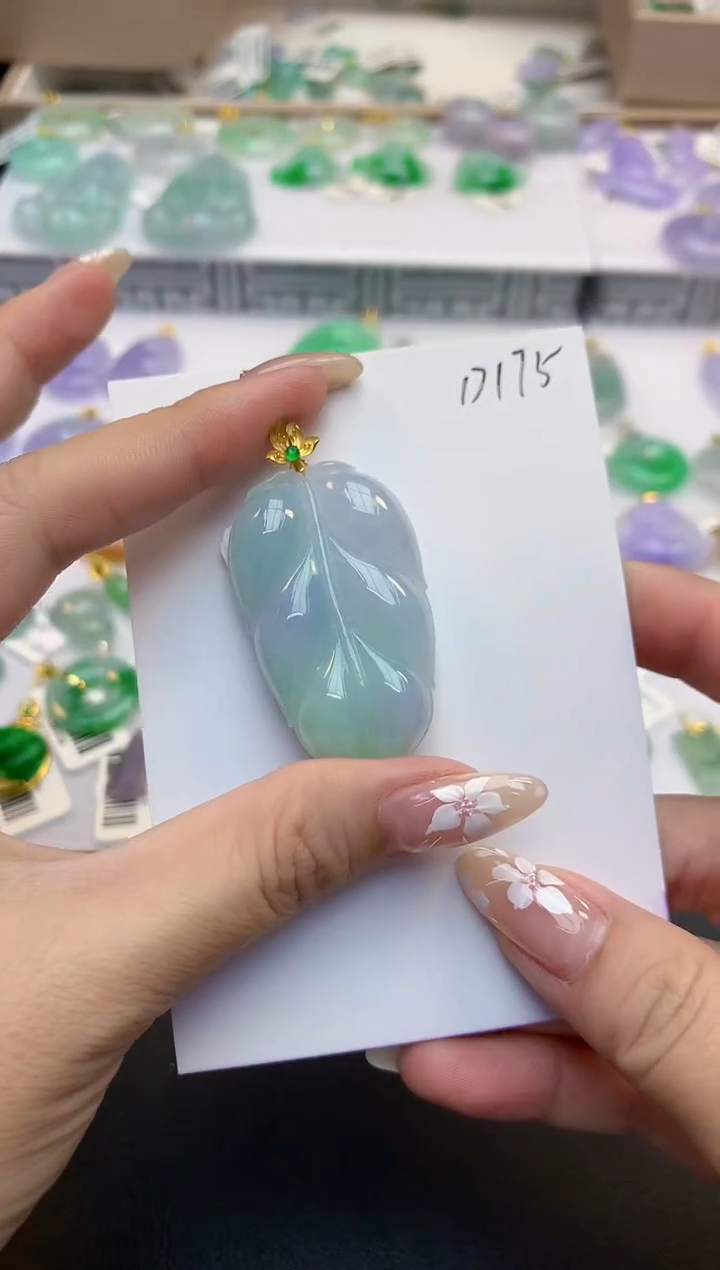 翡翠18K金镶嵌颈饰天然缅甸a货翡翠