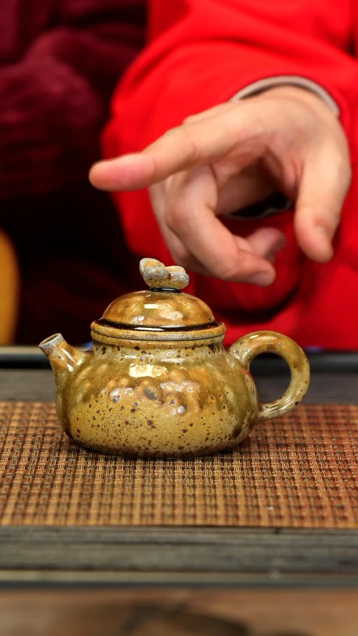【闪购商品】紫砂茶壶GFY69蝴蝶容天 金丝楠柴烧