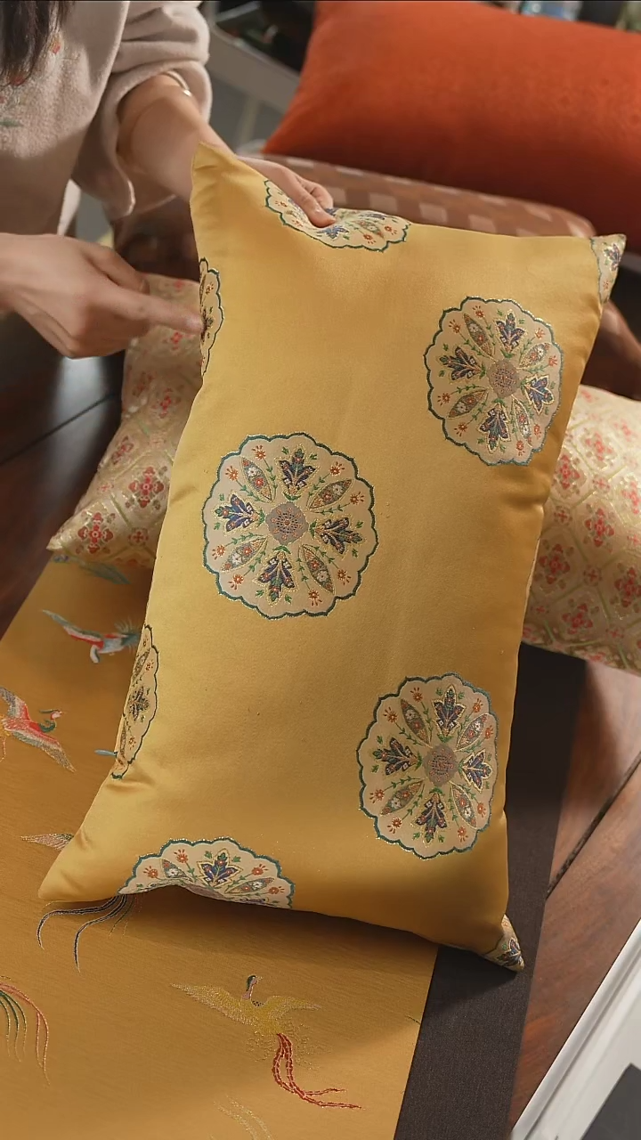【闪购商品】靠枕·········