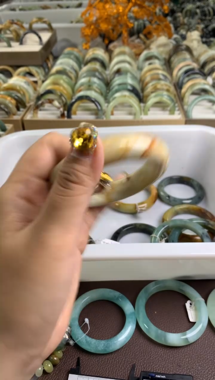 【闪购商品】蛇纹石玉手镯未镶嵌2924