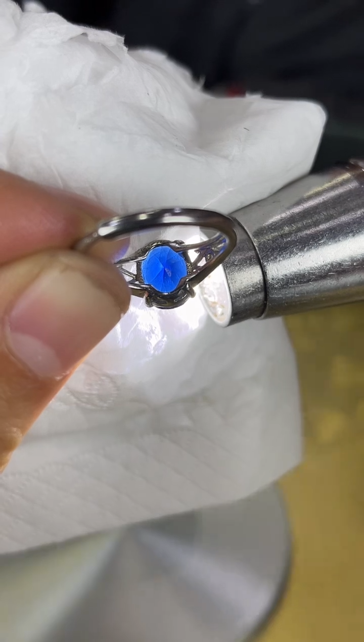 缅甸天然蓝宝石戒指