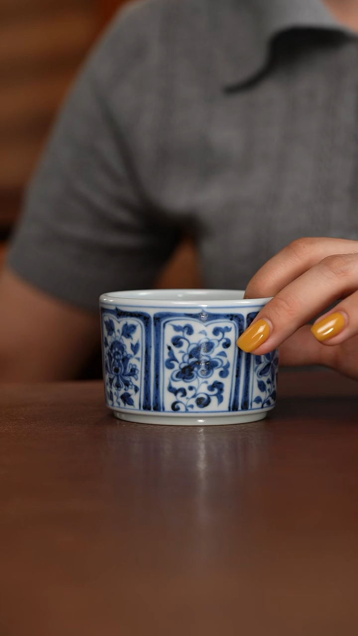 元青花四季花卉直口杯