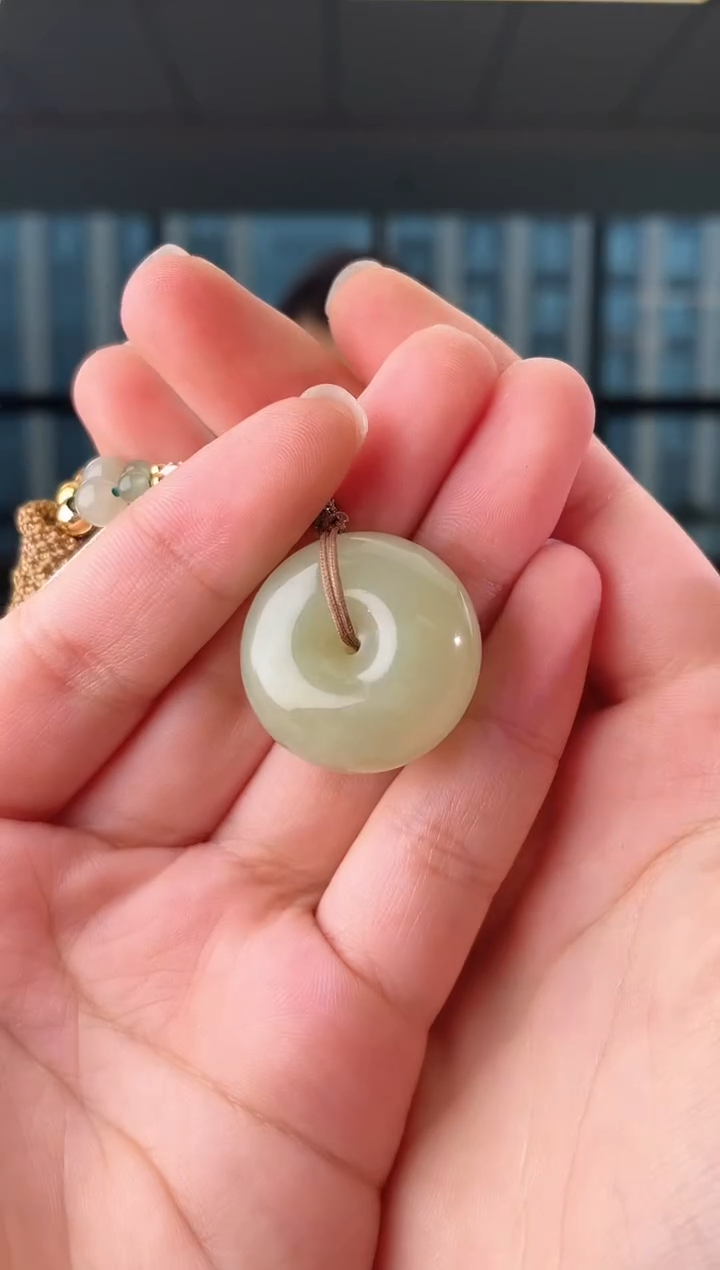 和田玉未镶嵌颈饰扣  多样性发其一