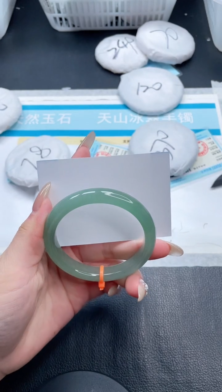 【闪购商品】石英质玉手镯未镶嵌6V313-58