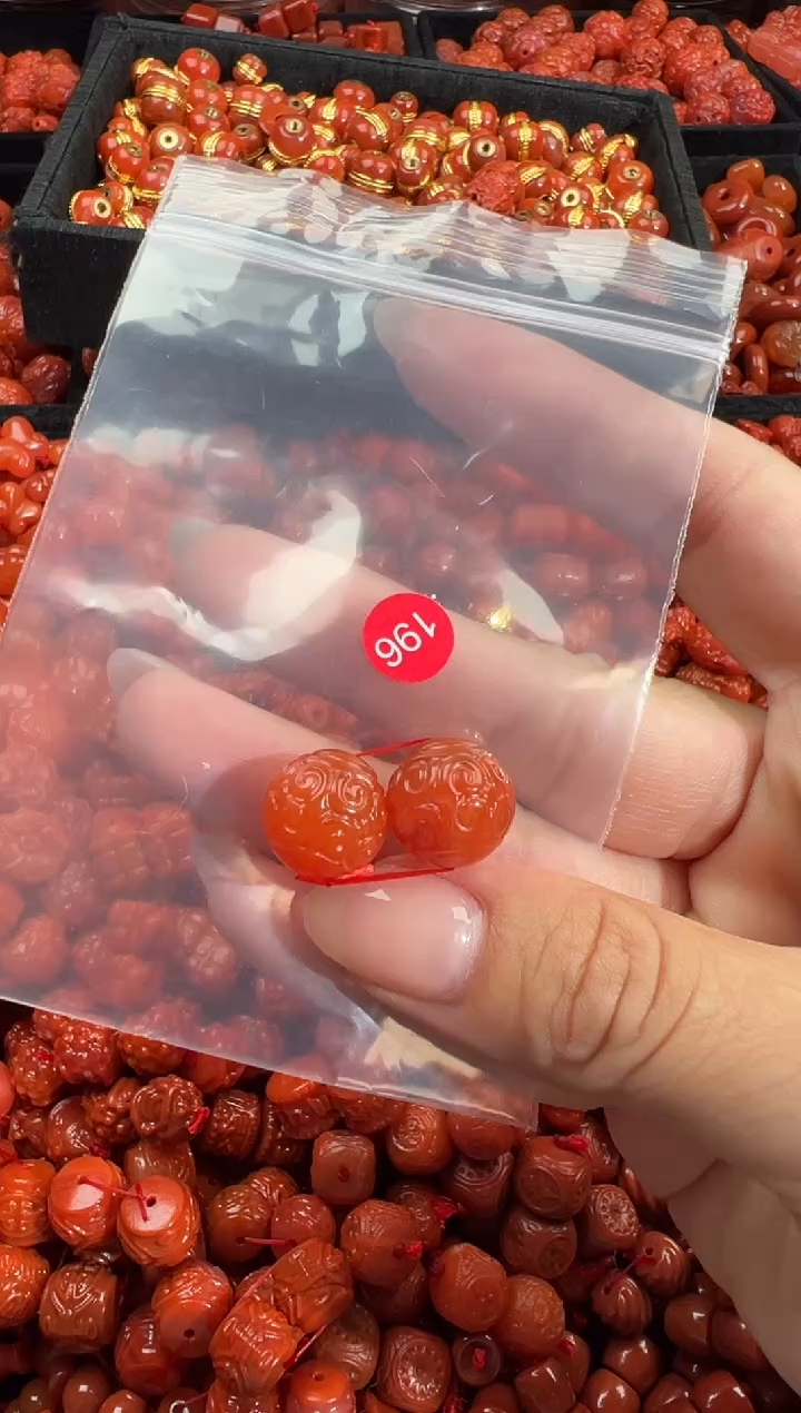 南红玛瑙未镶嵌颈饰1