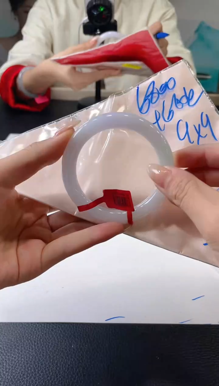 【闪购商品】翡翠手镯未镶嵌手镯