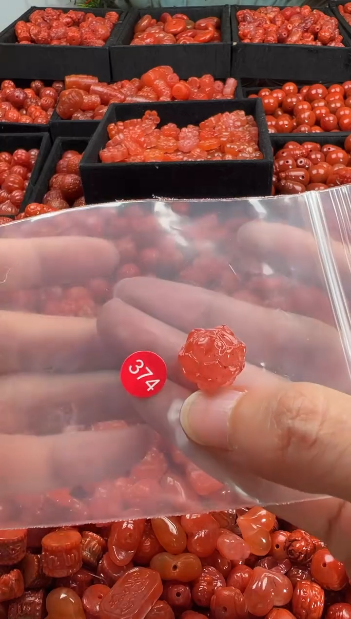 颈饰未镶嵌南红玛瑙1