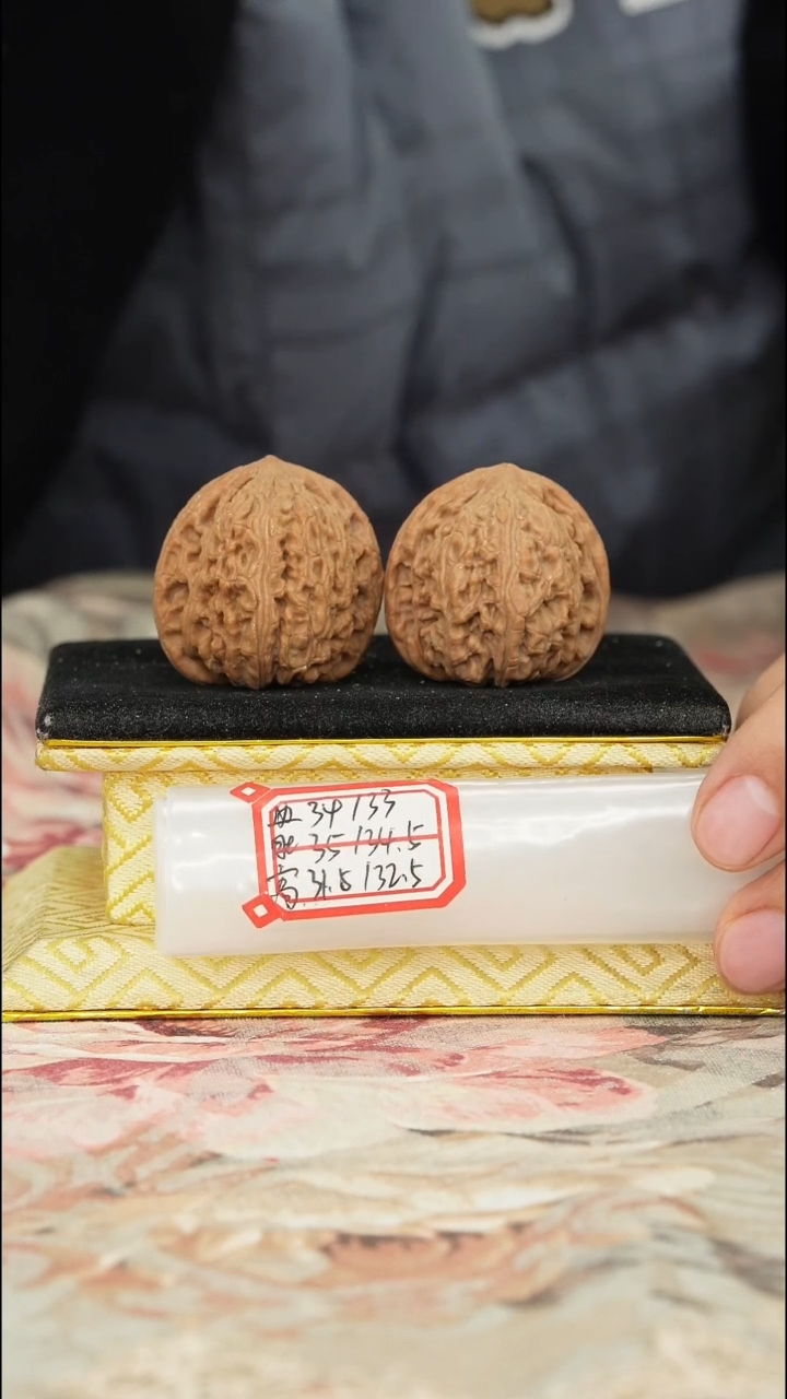 【闪购商品】文玩核桃把件密纹