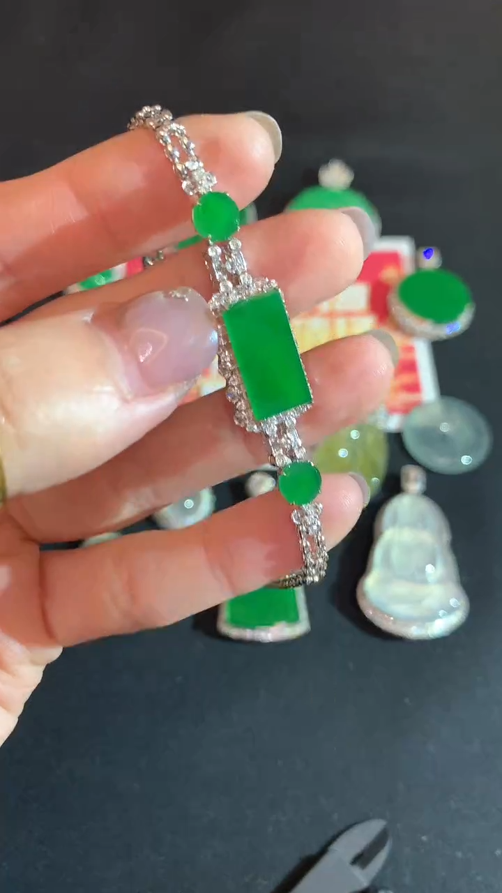 【闪购商品】18K金镶嵌翡翠手链 手链不退不换|19800+0