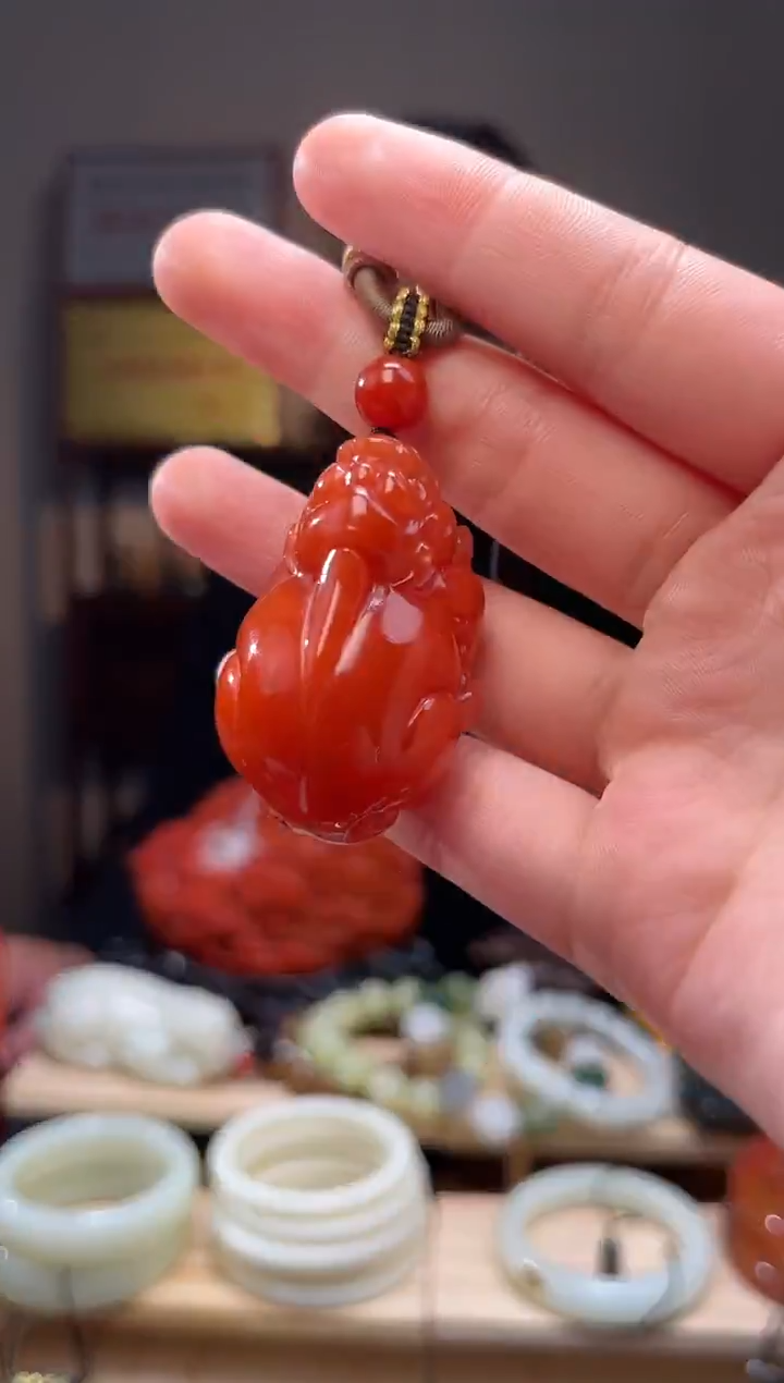 颈饰未镶嵌南红玛瑙吊坠