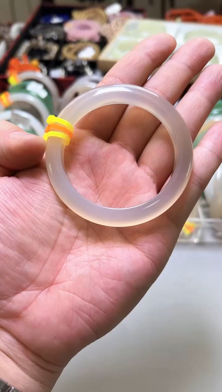 【闪购商品】玛瑙/玉髓手镯未镶嵌玛瑙手镯圈口57