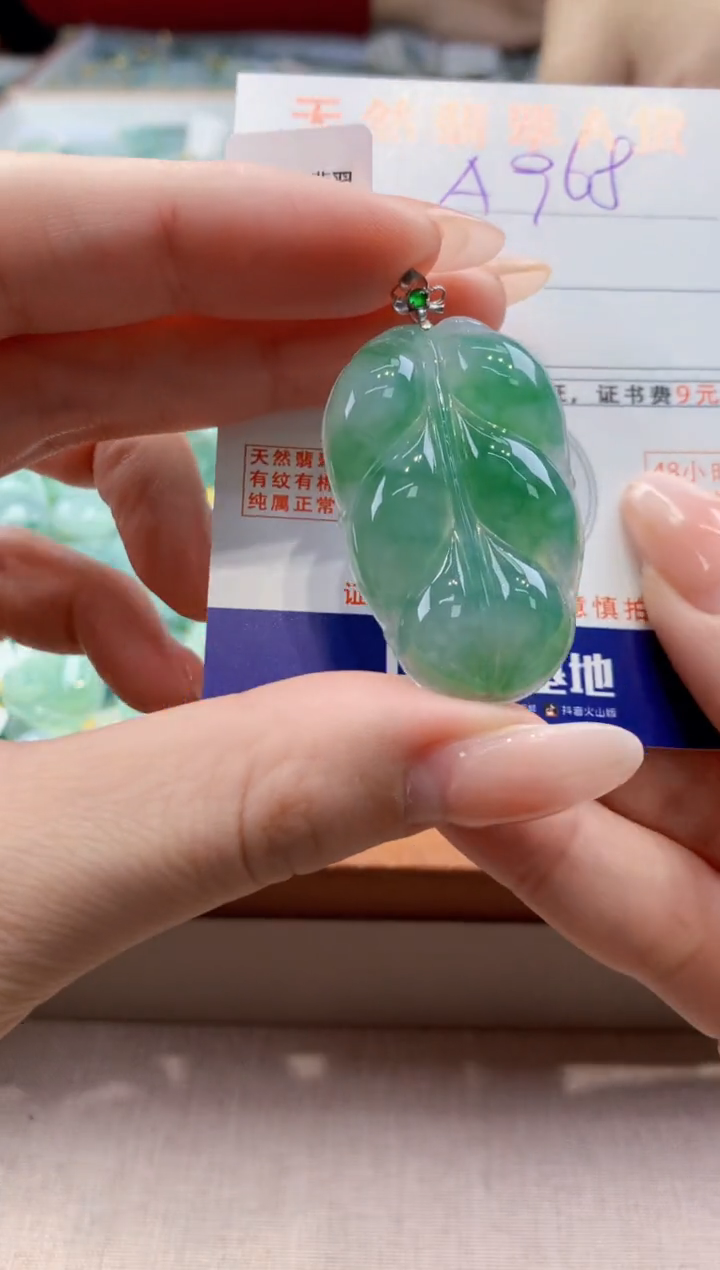 颈饰18K金镶嵌翡翠天然缅甸a货翡翠