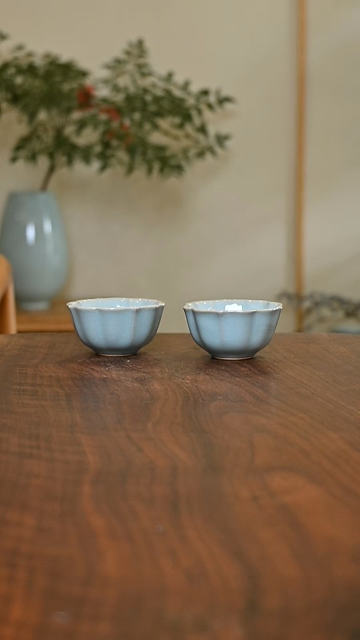 宝相杯2只 天青 微瑕 朱家汝窑款