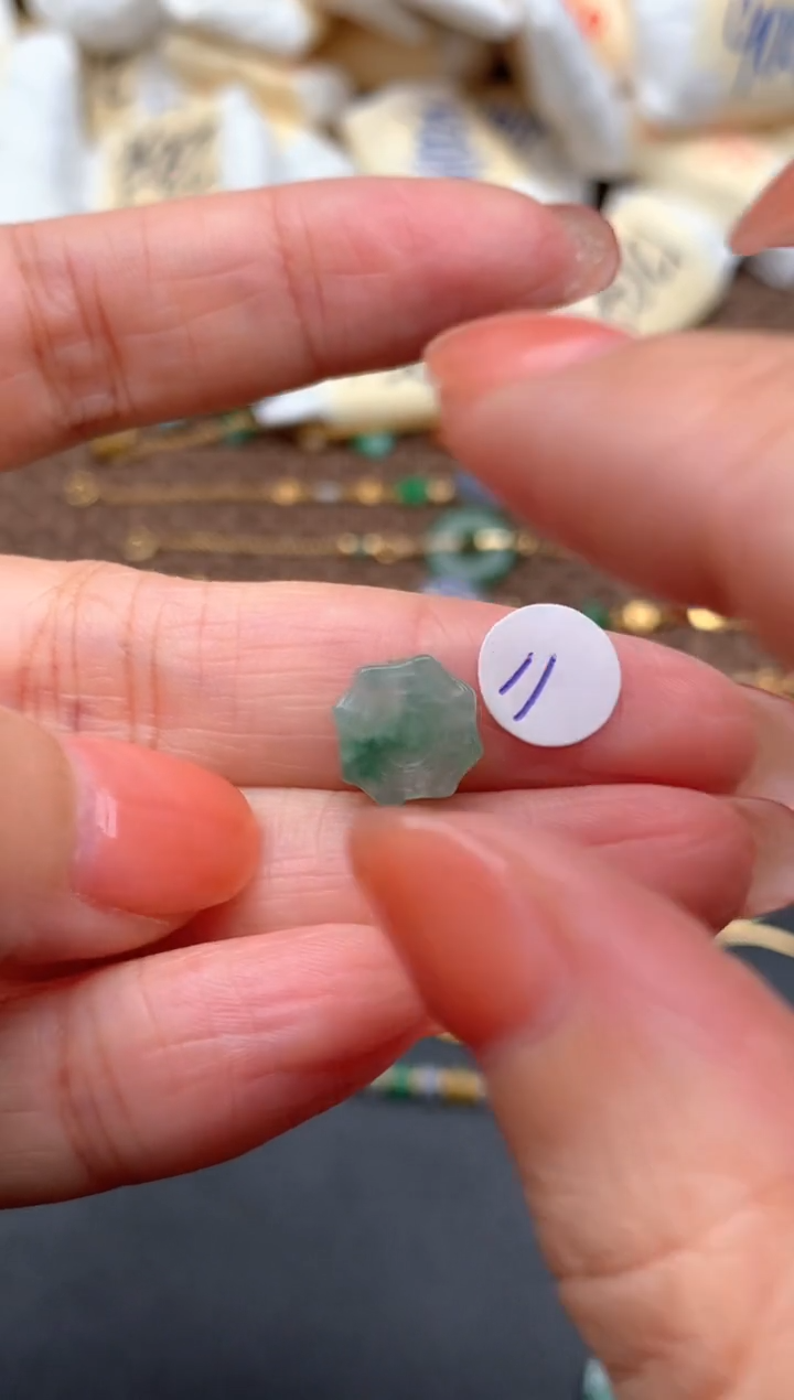 未镶嵌挂件翡翠1