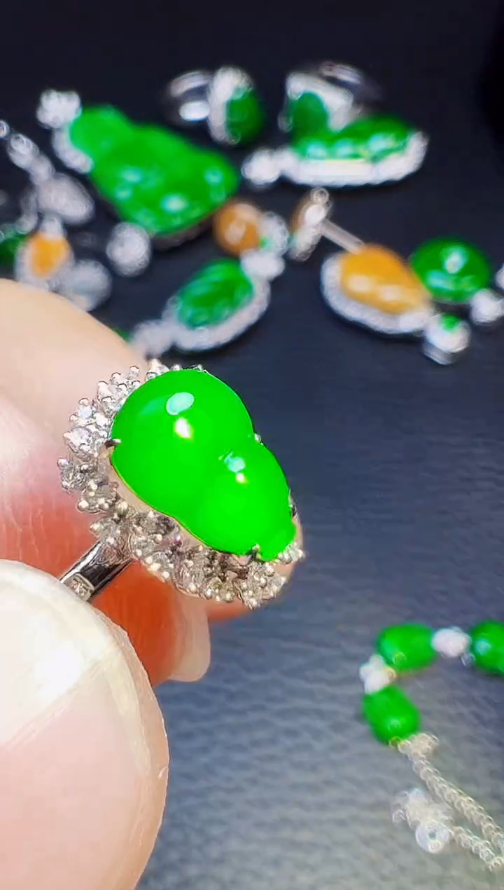 18K金镶嵌戒指翡翠琼*翡翠