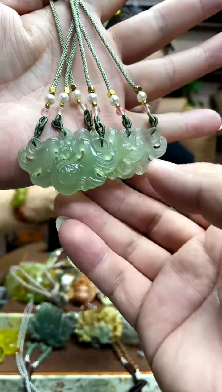 未镶嵌岫玉吊坠多样性发货发其中之一