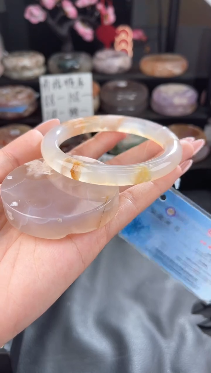 【闪购商品】石英质玉手镯未镶嵌60