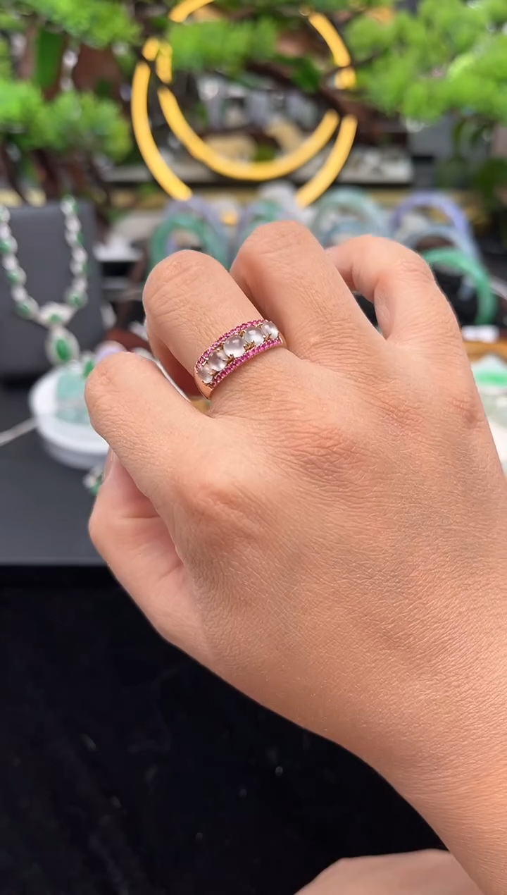 18K金镶嵌戒指翡翠戒指