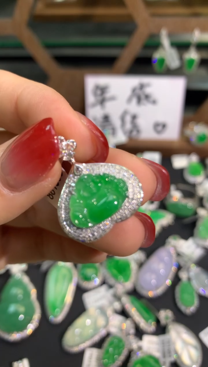 【闪购商品】翡翠吊坠(不含链)18K金镶嵌吊坠