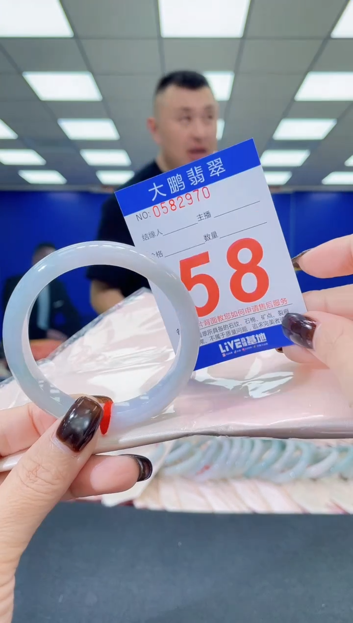 未镶嵌手镯翡翠 AAAAAAAAAA