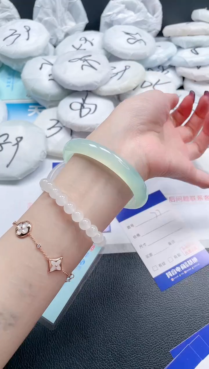 【闪购商品】石英质玉未镶嵌手镯14J77-62