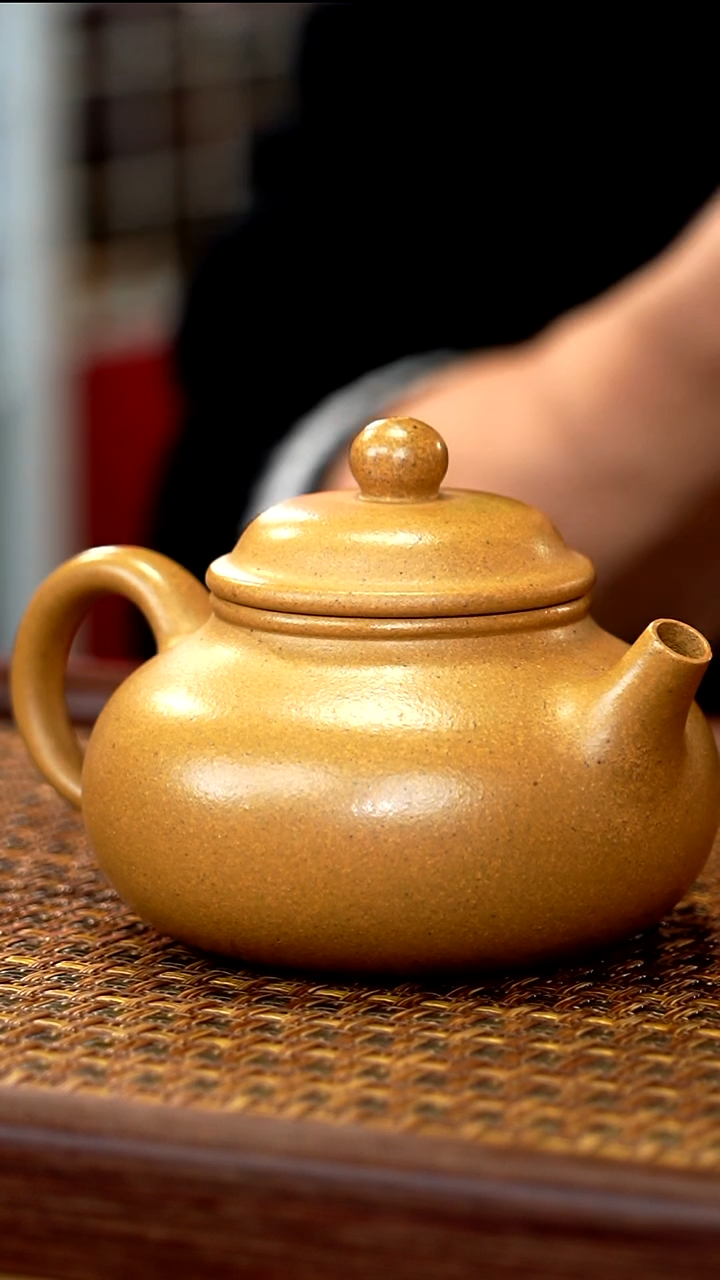 茶壶紫砂LZX     黄金段    容天    180cc