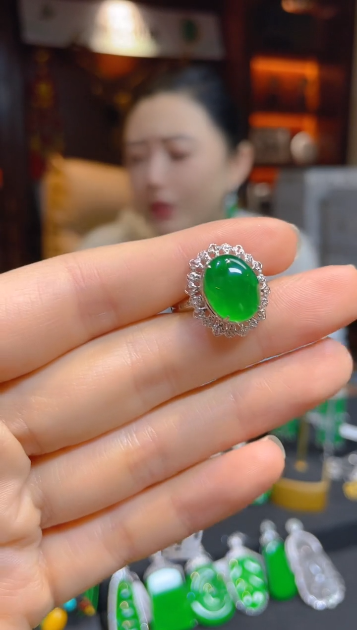 【闪购商品】翡翠戒指18K金镶嵌114746天然A货翡翠蛋面戒指