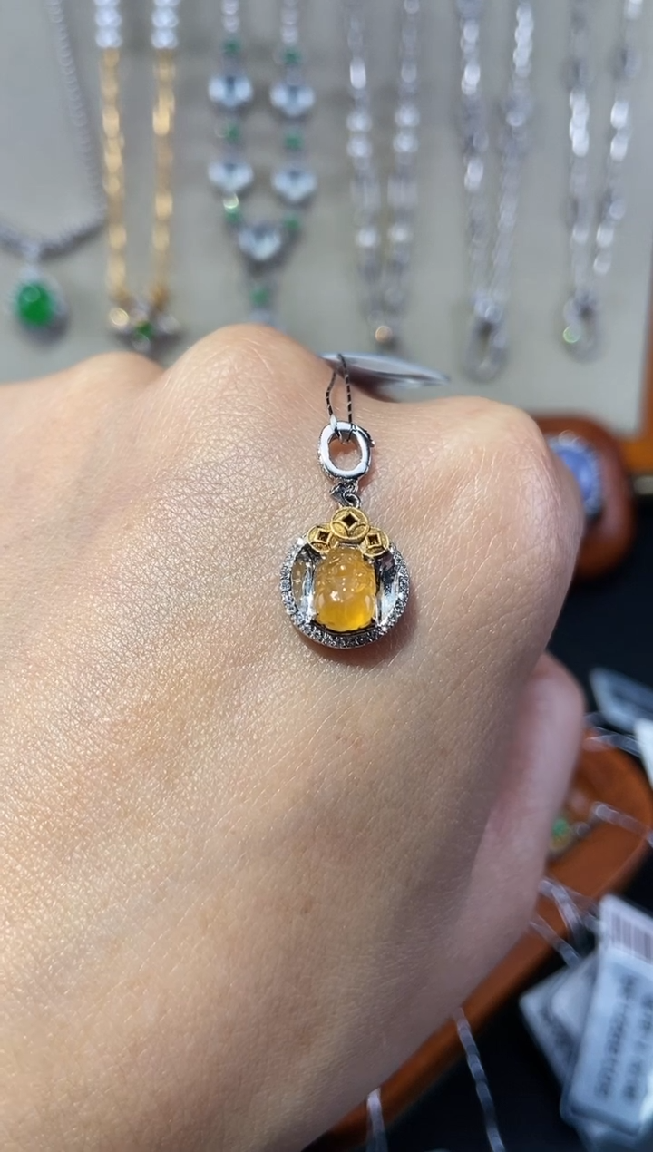 【闪购商品】翡翠颈饰18K金镶嵌吊坠