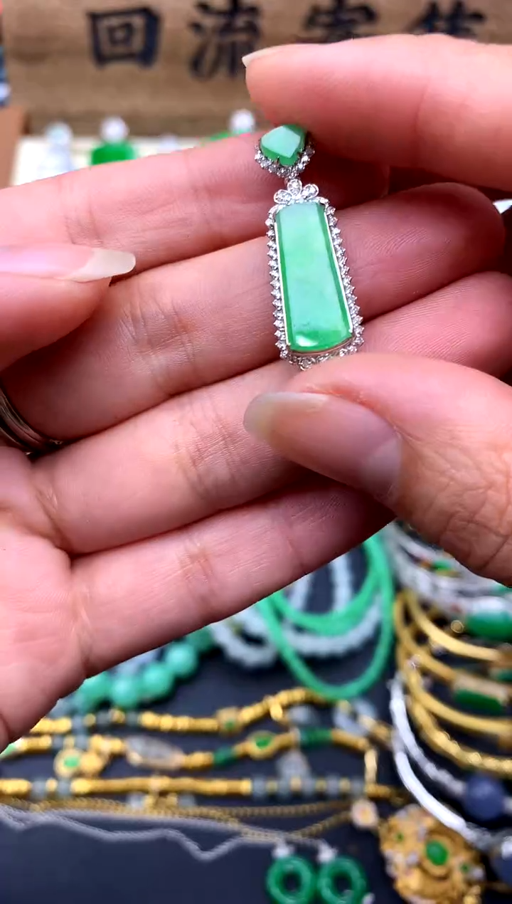 【闪购商品】翡翠颈饰18K金镶嵌373-中国好珍宝