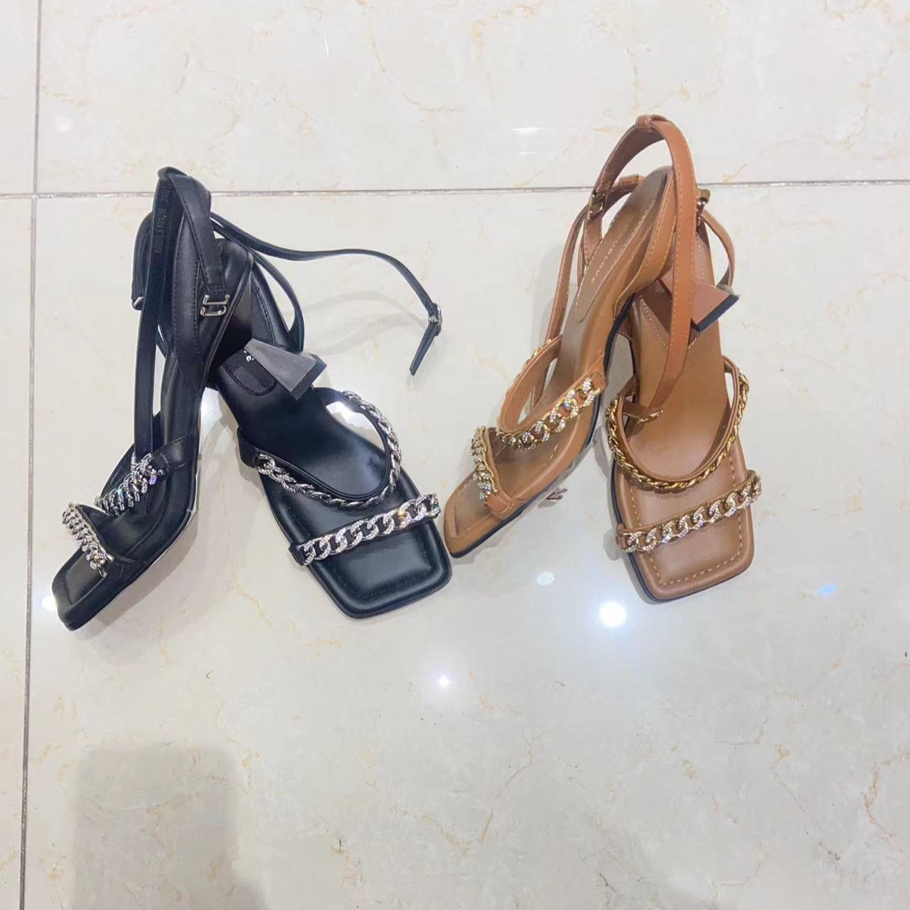 [十一] 时尚女装百搭鞋子法式 高级感银色厚底凉鞋DAHPLX101AVK