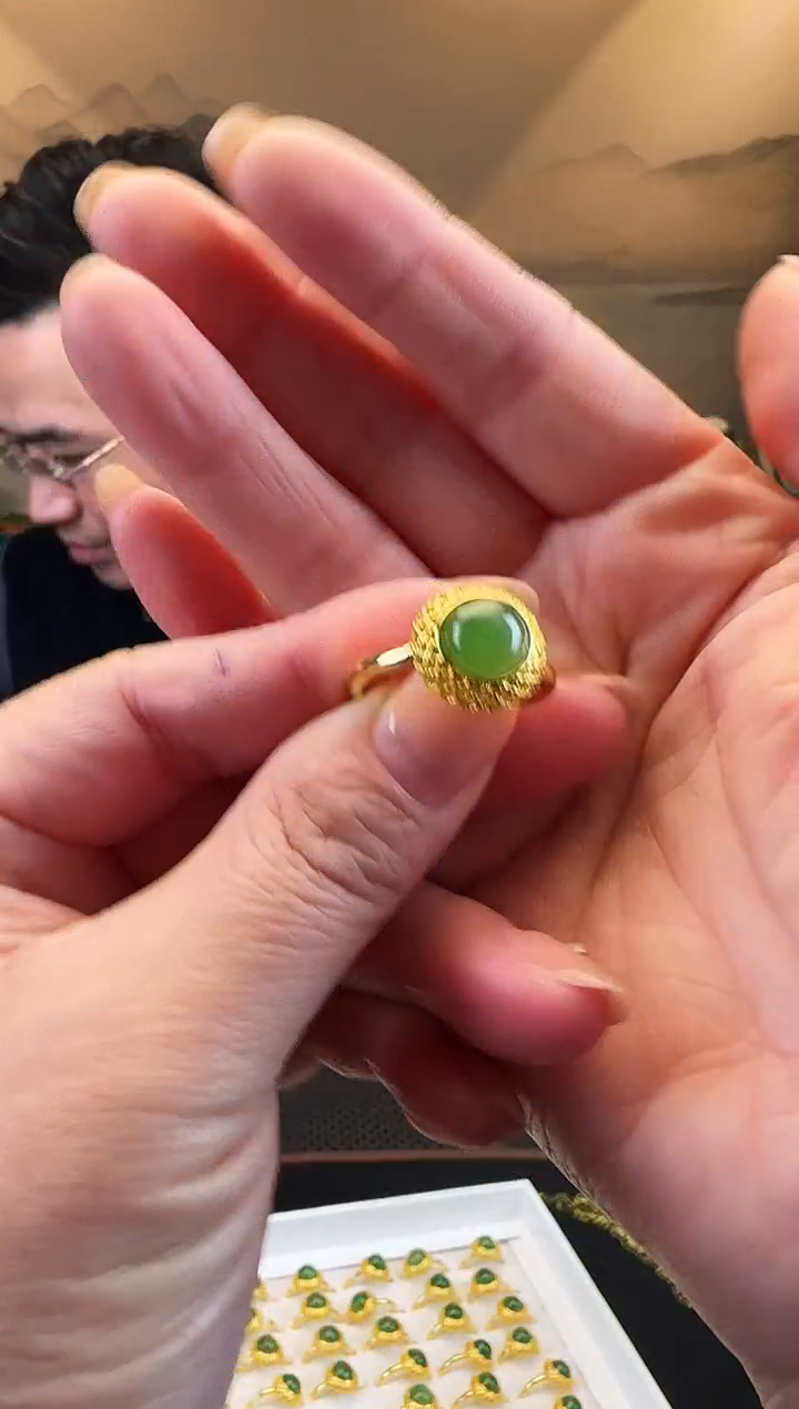 未镶嵌戒指和田玉圆蛋面