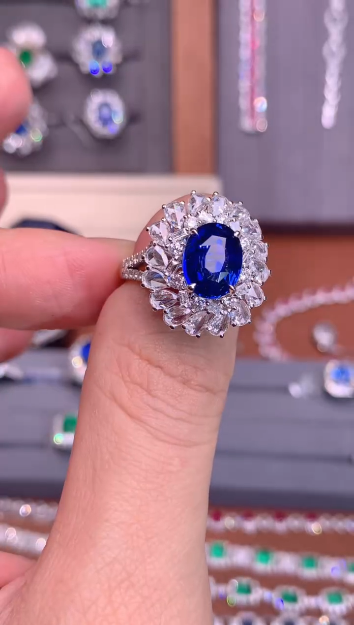 【闪购商品】蓝宝石戒指18K金镶嵌3.0CT