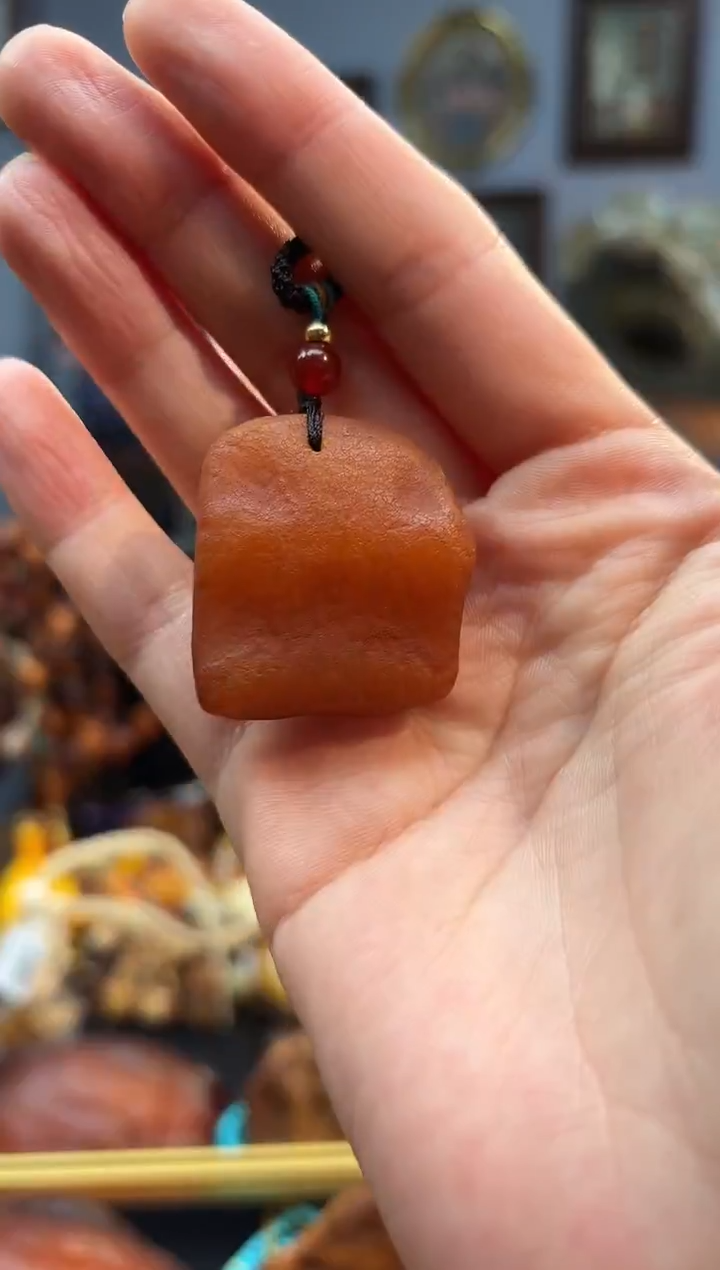 琥珀颈饰未镶嵌吊坠