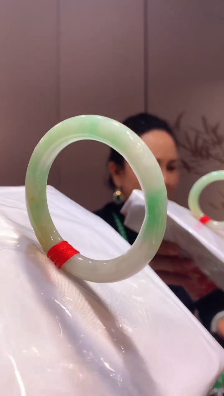 【闪购商品】翡翠手镯未镶嵌手镯 