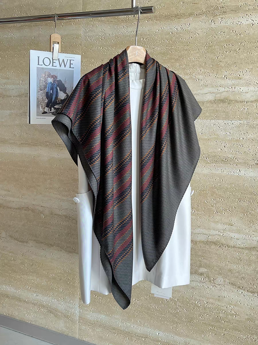 [巴黎旧梦]时尚百搭装饰春秋冬加厚羊毛柔软方巾女士丝巾披肩