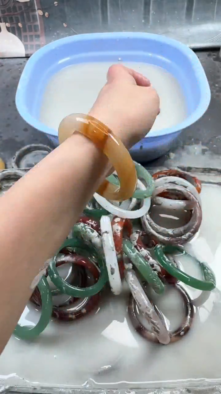 【闪购商品】石英质玉手镯未镶嵌74