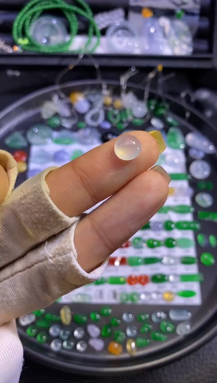 未镶嵌挂件翡翠蛋面