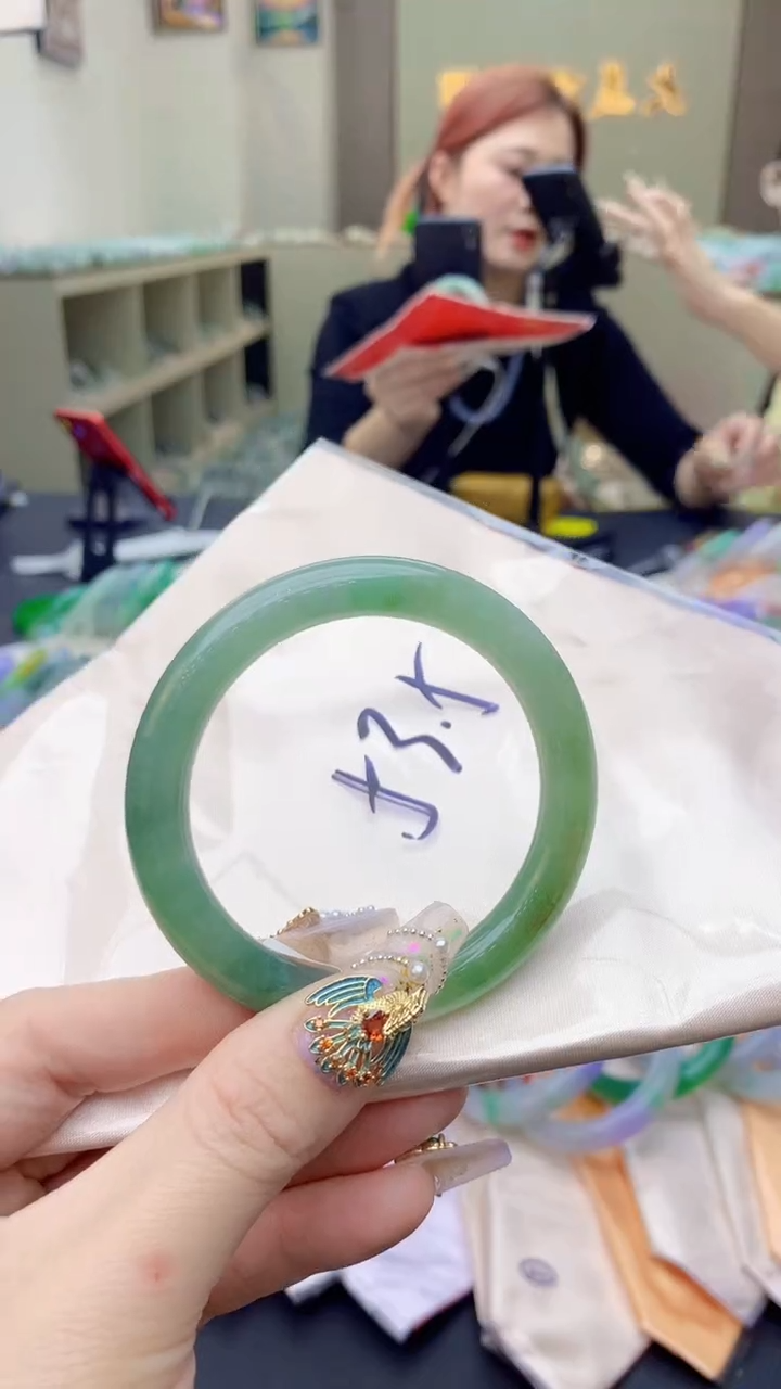 【闪购商品】翡翠手镯未镶嵌0481482305