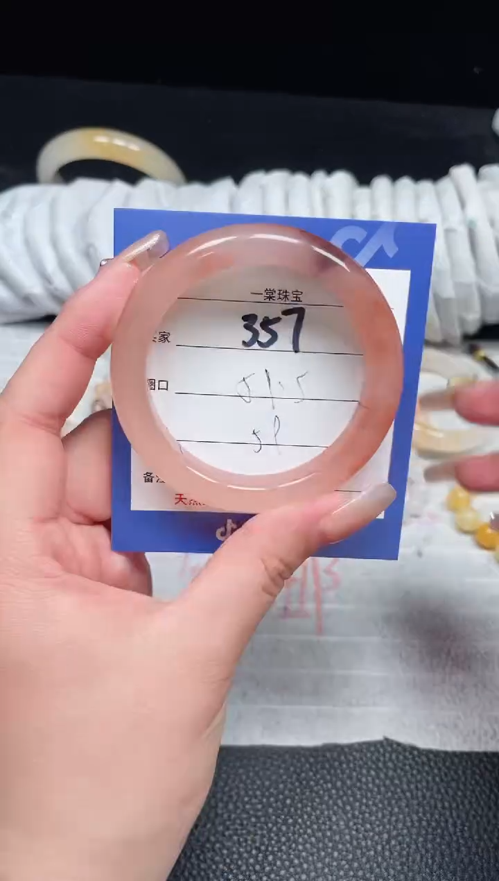 【闪购商品】石英质玉手镯未镶嵌357